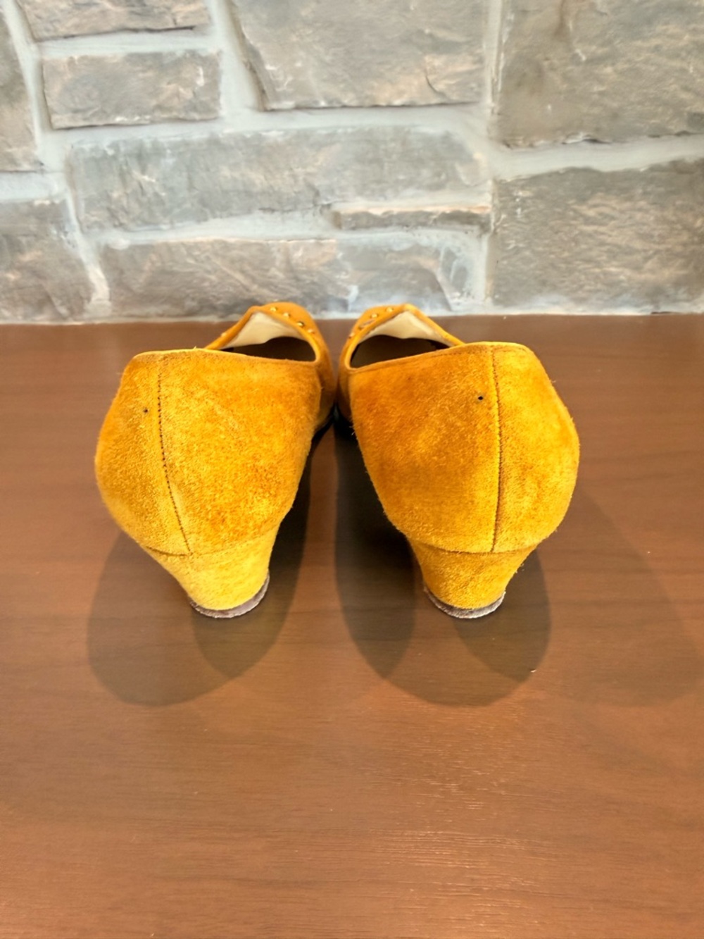 Vintage Suede Embellished Low Heel Pumps - Yellow - Picture 4 of 10